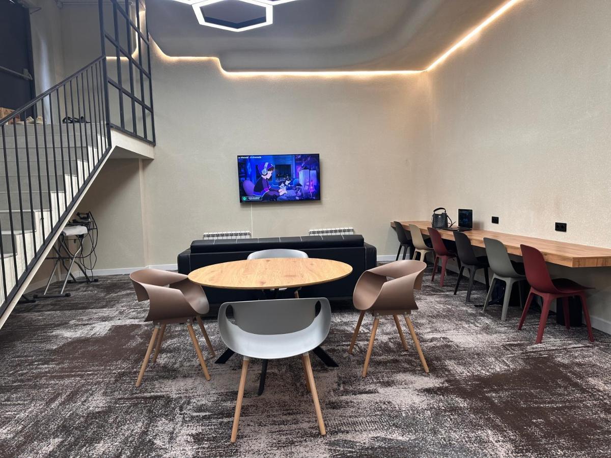 Aq Minisuites Almaty Ngoại thất bức ảnh